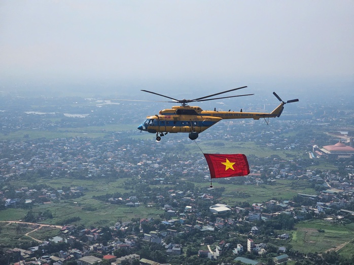 "Hổ mang chúa" Su30-MK2 bay qua Quảng trường Ba Đình - Ảnh 6.