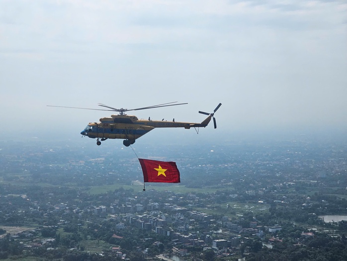 "Hổ mang chúa" Su30-MK2 bay qua Quảng trường Ba Đình - Ảnh 4.
