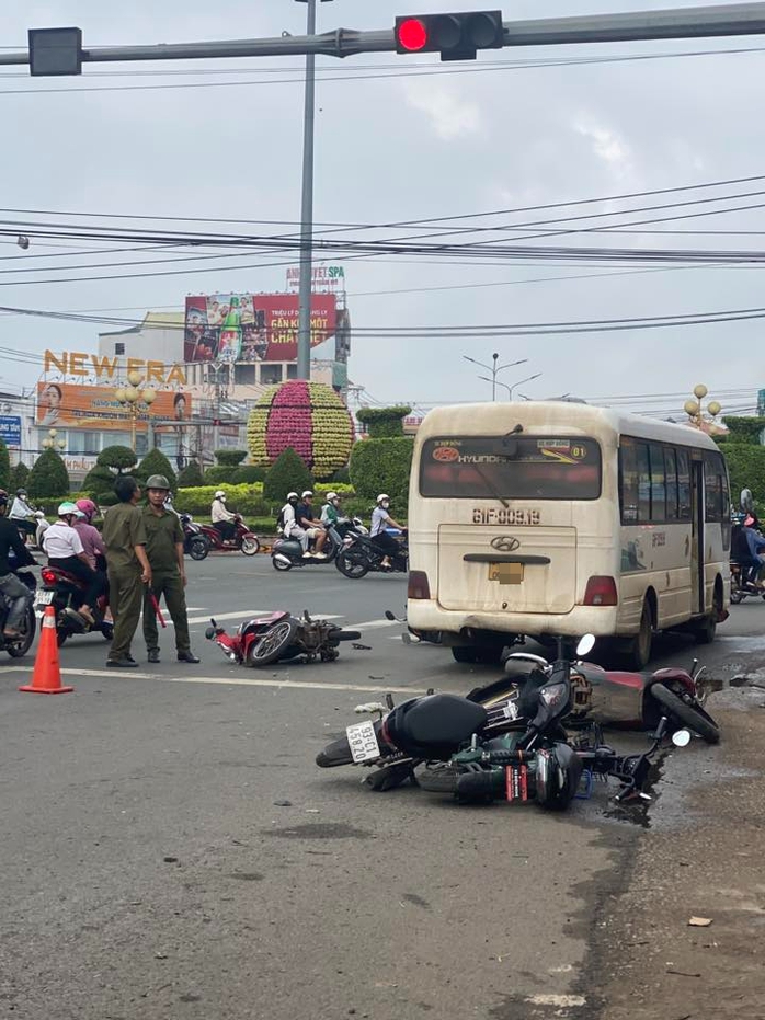 Xe khách tông xe máy tại Đồng Nai: Cảnh báo tai nạn giao thông nghiêm trọng - Ảnh 1. Xe khách tông xe máy tại Đồng Nai: Cảnh báo tai nạn giao thông nghiêm trọng - Ảnh 1.