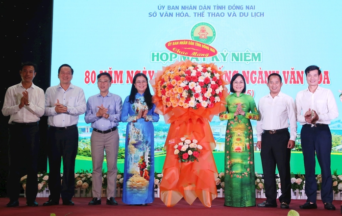 Đồng Nai họp mặt kỷ niệm 80 năm Ngày truyền thống ngành Văn hóa- Ảnh 1. Đồng Nai họp mặt kỷ niệm 80 năm Ngày truyền thống ngành Văn hóa- Ảnh 1.