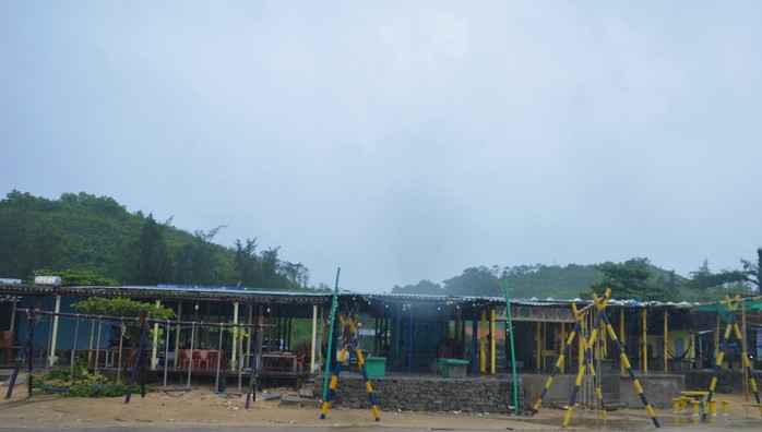 Bão số 5 (Kajiki): Hà Tĩnh, Quảng Trị mưa trắng trời, nước sông dâng cao, gió bắt đầu mạnh lên - Ảnh 4.