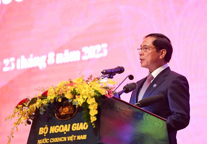 Tổng Bí thư Tô Lâm: Ngoại giao Việt Nam đang đứng trước sứ mệnh lịch sử - Ảnh 2.