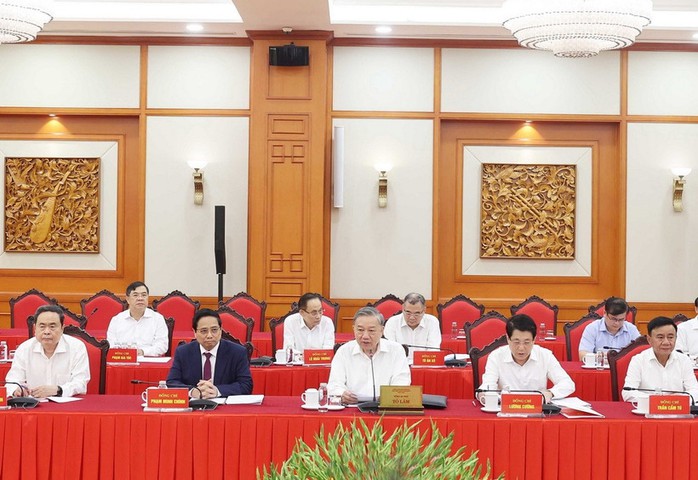 Bộ Chính trị cho ý kiến phương án nhân sự cấp ủy chuẩn bị Đại hội đại biểu Đảng bộ Quân đội - Ảnh 2.