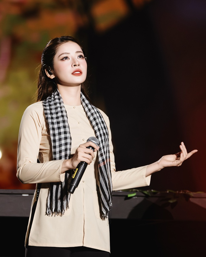 Báo Trung gọi Chi Pu là "đệ nhất mỹ nhân Việt"   - Ảnh 5.