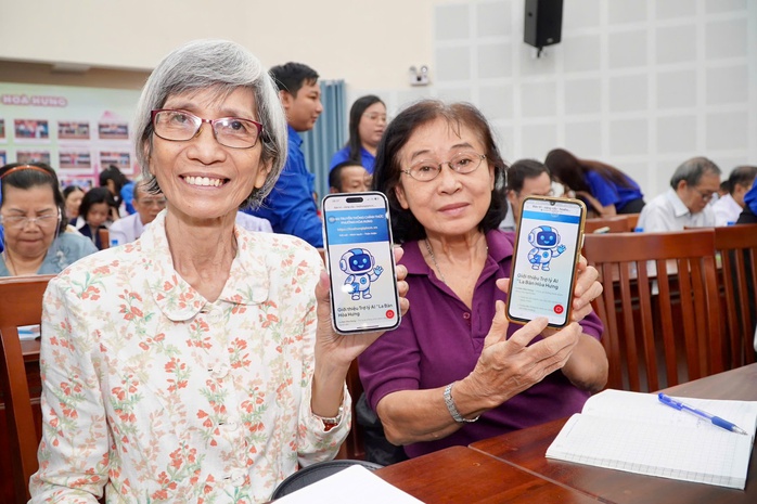Phường Hòa Hưng "bắt tay" với Trung tâm Chuyển đổi số TP HCM trong phục vụ người dân- Ảnh 4. Phường Hòa Hưng "bắt tay" với Trung tâm Chuyển đổi số TP HCM trong phục vụ người dân- Ảnh 4.