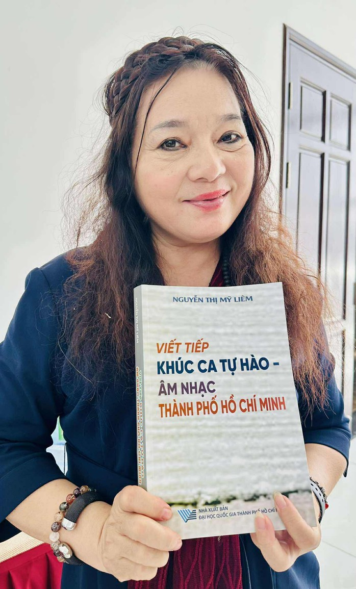 Văn nghệ sĩ chúc mừng PGS TS Nguyễn Thị Mỹ Liêm với sách "Viết tiếp khúc ca tự hào âm nhạc TP HCM"- Ảnh 2.