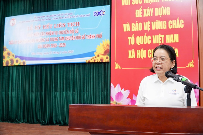 Phường Hòa Hưng "bắt tay" với Trung tâm Chuyển đổi số TP HCM trong phục vụ người dân- Ảnh 3. Phường Hòa Hưng "bắt tay" với Trung tâm Chuyển đổi số TP HCM trong phục vụ người dân- Ảnh 3.