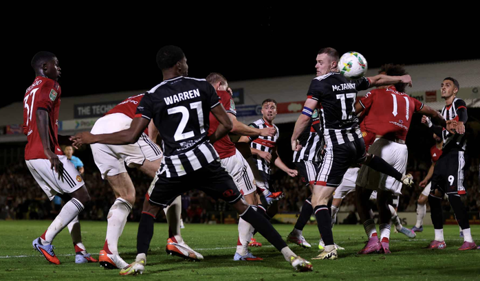 Grimsby tạo cú sốc lịch sử, loại Man United khỏi League Cup- Ảnh 4. Grimsby tạo cú sốc lịch sử, loại Man United khỏi League Cup- Ảnh 4.