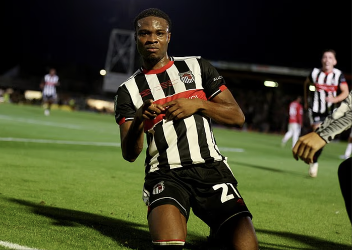 Grimsby tạo cú sốc lịch sử, loại Man United khỏi League Cup- Ảnh 2. Grimsby tạo cú sốc lịch sử, loại Man United khỏi League Cup- Ảnh 2.