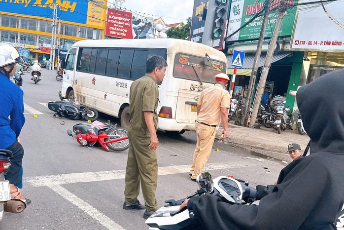 Vụ xe khách “lùa” hàng loạt xe máy ở Đồng Nai: Xác định nguyên nhân ban đầu- Ảnh 1. Vụ xe khách “lùa” hàng loạt xe máy ở Đồng Nai: Xác định nguyên nhân ban đầu- Ảnh 1.