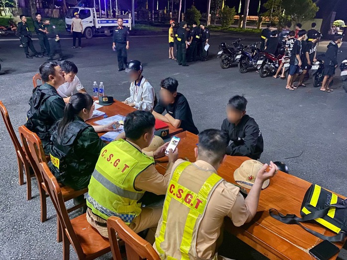 Thanh thiếu niên vi phạm giao thông bị xử phạt tại Quảng Trị - Ảnh 1.