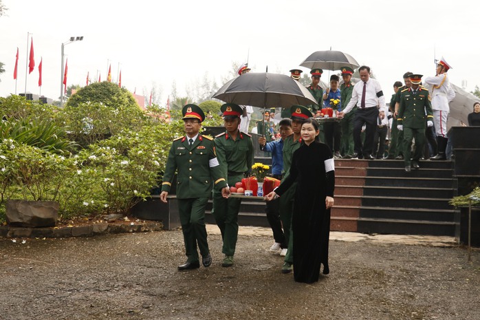 Xúc động Lễ truy điệu, an táng 30 hài cốt liệt sĩ tại Đồng Nai- Ảnh 1.