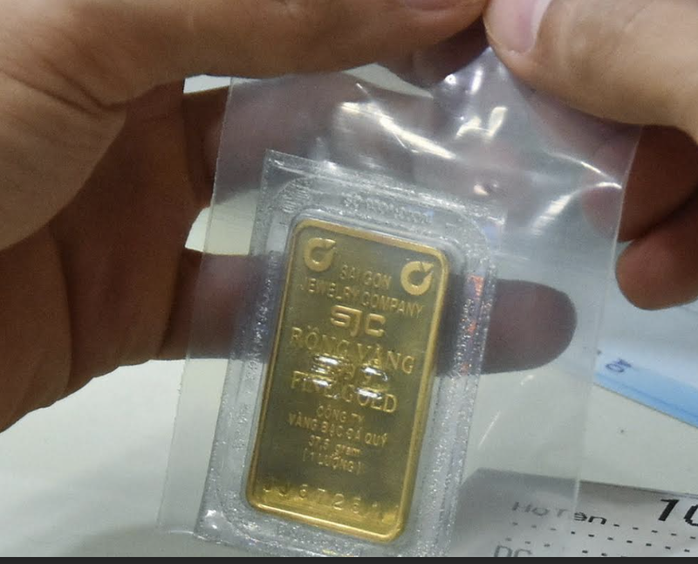 Diễn biến giá vàng miếng SJC bất ngờ Sau thông tin xóa độc quyền vàng miếng - Ảnh 1.
