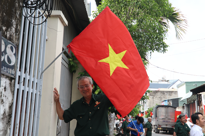 Rực rỡ “Đường cờ Tổ quốc” tại phường An Hội Đông- Ảnh 11. Rực rỡ “Đường cờ Tổ quốc” tại phường An Hội Đông- Ảnh 11.