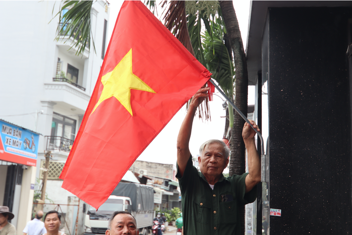 Rực rỡ “Đường cờ Tổ quốc” tại phường An Hội Đông- Ảnh 12. Rực rỡ “Đường cờ Tổ quốc” tại phường An Hội Đông- Ảnh 12.