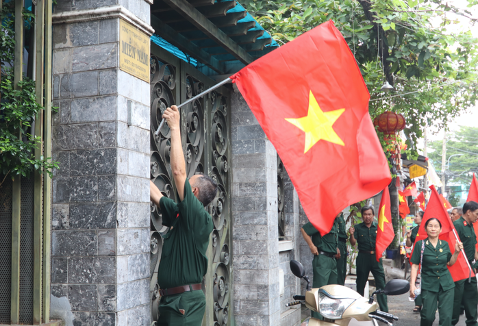 Rực rỡ “Đường cờ Tổ quốc” tại phường An Hội Đông- Ảnh 10. Rực rỡ “Đường cờ Tổ quốc” tại phường An Hội Đông- Ảnh 10.