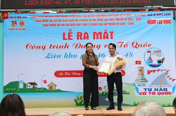 Rực rỡ “Đường cờ Tổ quốc” tại phường An Hội Đông- Ảnh 13. Rực rỡ “Đường cờ Tổ quốc” tại phường An Hội Đông- Ảnh 13.