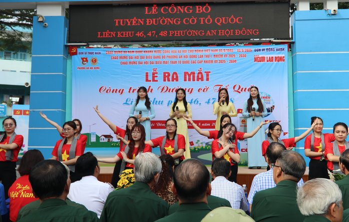 Rực rỡ “Đường cờ Tổ quốc” tại phường An Hội Đông- Ảnh 1. Rực rỡ “Đường cờ Tổ quốc” tại phường An Hội Đông- Ảnh 1.