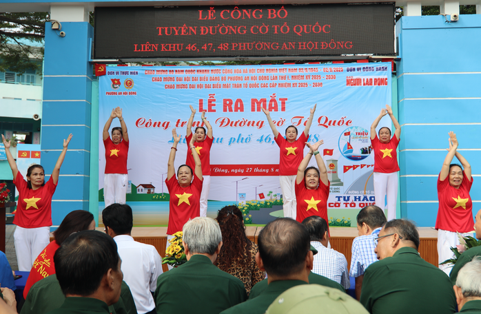 Rực rỡ “Đường cờ Tổ quốc” tại phường An Hội Đông- Ảnh 7. Rực rỡ “Đường cờ Tổ quốc” tại phường An Hội Đông- Ảnh 7.