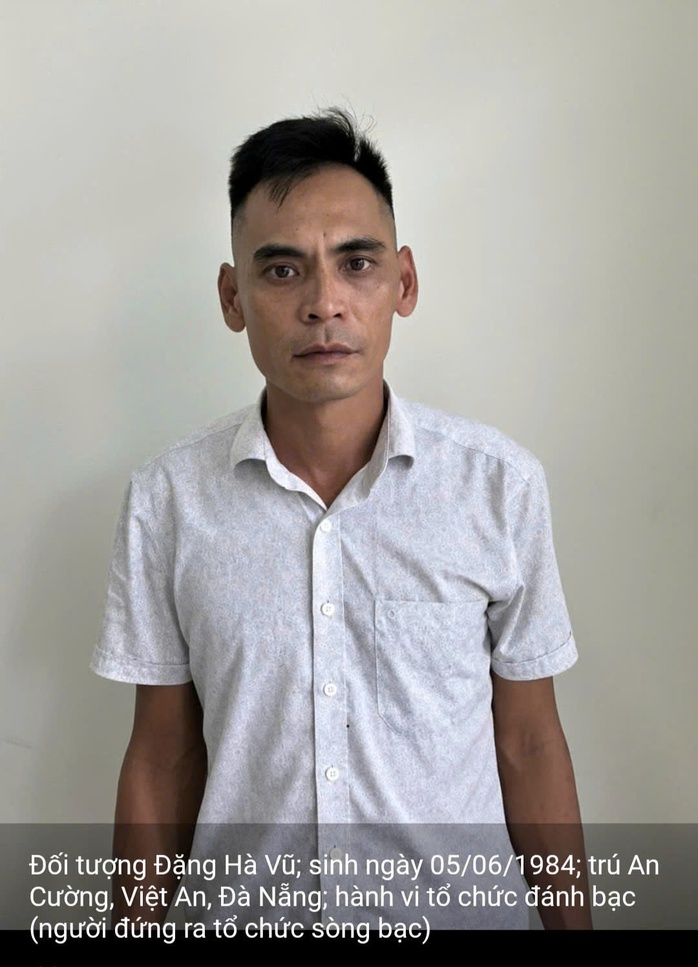 Đối tượng cầm đầu và 3 người trong đường dây đánh bạc "khủng" ở Đà Nẵng đầu thú- Ảnh 1. Đối tượng cầm đầu và 3 người trong đường dây đánh bạc "khủng" ở Đà Nẵng đầu thú- Ảnh 1.