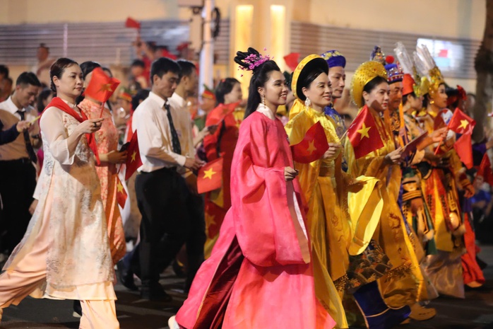 Đen Vâu, Hoàng Thùy Linh cùng loạt nghệ sĩ nổi tiếng xuất hiện tại sơ duyệt diễu binh, diễu hành- Ảnh 6.