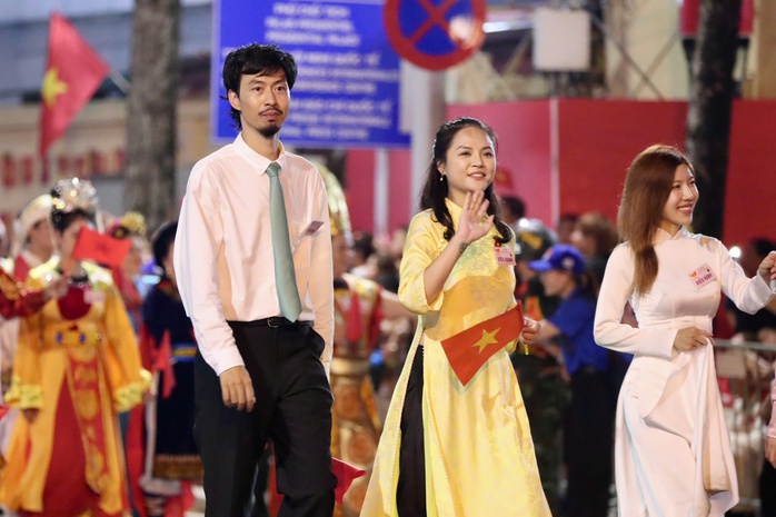 Đen Vâu, Hoàng Thùy Linh cùng loạt nghệ sĩ nổi tiếng xuất hiện tại sơ duyệt diễu binh, diễu hành- Ảnh 2.