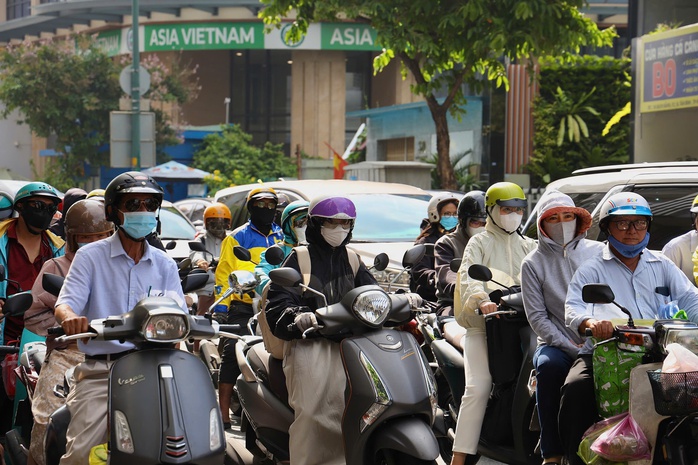 Tắc nghẽn giao thông đường Bạch Đằng: Cửa ngõ quan trọng vào sân bay Tân Sơn Nhất - Ảnh 3. Tắc nghẽn giao thông đường Bạch Đằng: Cửa ngõ quan trọng vào sân bay Tân Sơn Nhất - Ảnh 3.