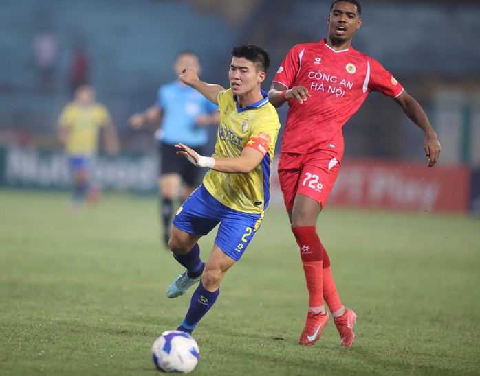Clip: Mãn nhãn "cơn mưa" bàn thắng trận derby thủ đô- Ảnh 2. Clip: Mãn nhãn "cơn mưa" bàn thắng trận derby thủ đô- Ảnh 2.