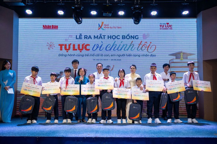 Tiếp sức học sinh khó khăn đầu năm học mới- Ảnh 1.