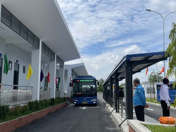TP HCM đưa thêm bến xe buýt rộng hơn 10.000m2 vào hoạt động - Ảnh 4.