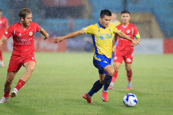 Clip: Mãn nhãn "cơn mưa" bàn thắng trận derby thủ đô- Ảnh 1. Clip: Mãn nhãn "cơn mưa" bàn thắng trận derby thủ đô- Ảnh 1.