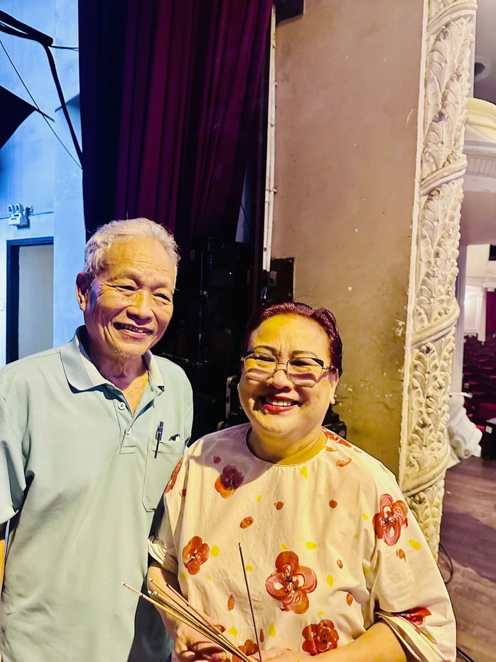 NSƯT Võ Minh Lâm tái ngộ đạo diễn Minh Nguyệt trong dự án kịch "Bút máu"- Ảnh 5. NSƯT Võ Minh Lâm tái ngộ đạo diễn Minh Nguyệt trong dự án kịch "Bút máu"- Ảnh 5.