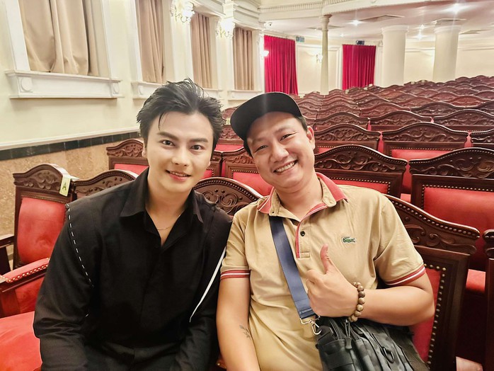 NSƯT Võ Minh Lâm tái ngộ đạo diễn Minh Nguyệt trong dự án kịch "Bút máu"- Ảnh 10. NSƯT Võ Minh Lâm tái ngộ đạo diễn Minh Nguyệt trong dự án kịch "Bút máu"- Ảnh 10.