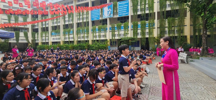 Những thông báo xúc động của trường học ở TP HCM trước ngày khai giảng - Ảnh 2.