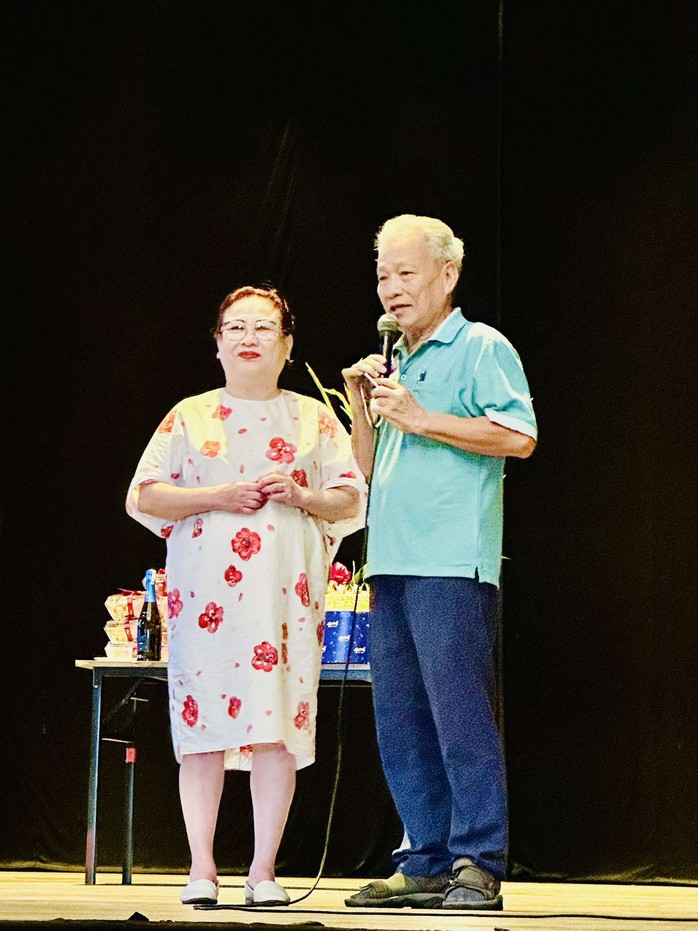 NSƯT Võ Minh Lâm tái ngộ đạo diễn Minh Nguyệt trong dự án kịch "Bút máu"- Ảnh 9. NSƯT Võ Minh Lâm tái ngộ đạo diễn Minh Nguyệt trong dự án kịch "Bút máu"- Ảnh 9.