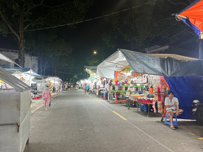 Chợ đêm Biên Hùng dừng hoạt động: Tác động kinh tế và đô thị Đồng Nai - Ảnh 1. Chợ đêm Biên Hùng dừng hoạt động: Tác động kinh tế và đô thị Đồng Nai - Ảnh 1.