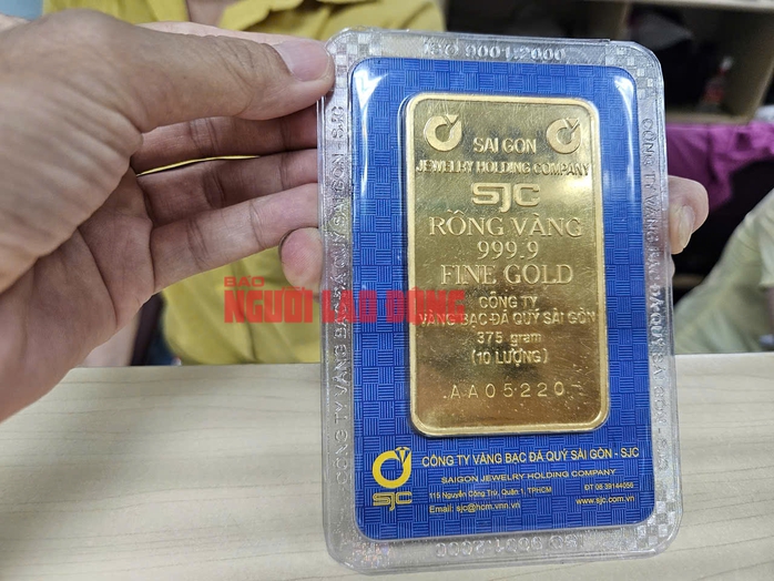 Giá vàng miếng SJC tiếp tục lập đỉnh mới trong sáng 28-8- Ảnh 1. Giá vàng miếng SJC tiếp tục lập đỉnh mới trong sáng 28-8- Ảnh 1.