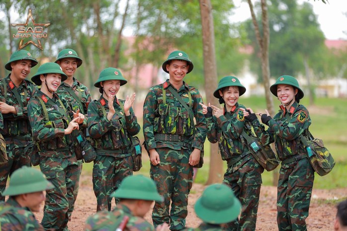 Hòa Minzy khuấy đảo “Sao nhập ngũ”, Minh Tú bật khóc rời chương trình - Ảnh 1.