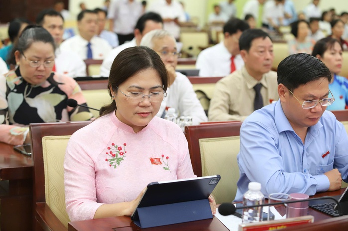 TP HCM: Công chức cấp xã được ủy quyền ký chứng thực bản sao, hợp đồng đất đai- Ảnh 1.