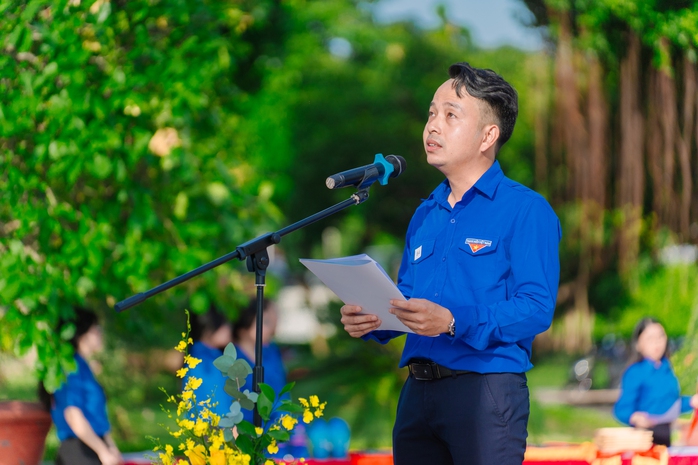 Tuyên dương 55 "Cán bộ, công chức, viên chức trẻ, giỏi, thân thiện" và 13 "Người thợ trẻ giỏi"- Ảnh 2. Tuyên dương 55 "Cán bộ, công chức, viên chức trẻ, giỏi, thân thiện" và 13 "Người thợ trẻ giỏi"- Ảnh 2.