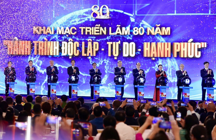 Lãnh đạo Đảng, Nhà nước bấm nút khai mạc triển lãm quy mô lớn nhất từ trước tới nay - Ảnh 1.