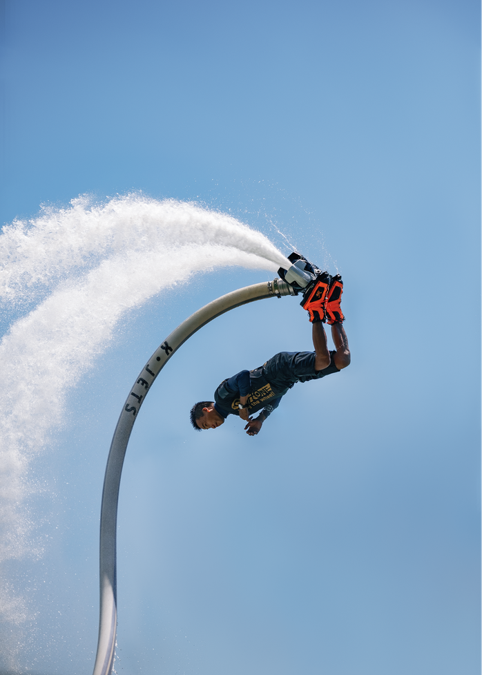 Bay giữa Lamori với flyboard đỉnh cao- Ảnh 2. Bay giữa Lamori với flyboard đỉnh cao- Ảnh 2.