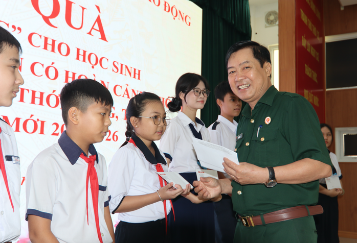 100 suất học bổng tiếp sức học sinh nghèo Cần Giờ đến trường- Ảnh 2. 100 suất học bổng tiếp sức học sinh nghèo Cần Giờ đến trường- Ảnh 2.