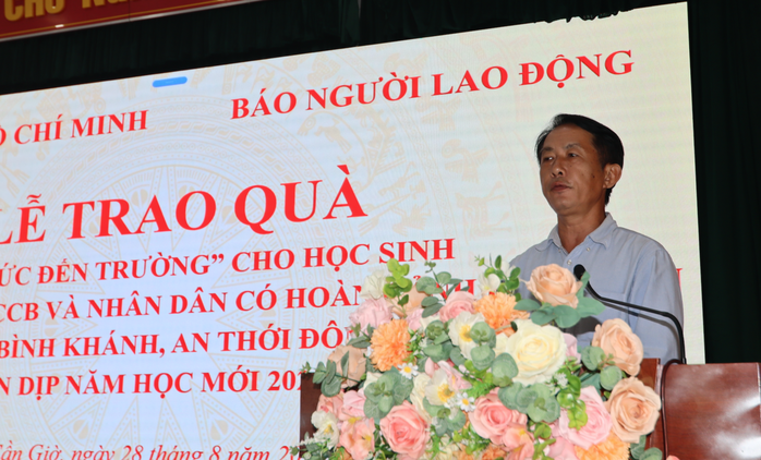 100 suất học bổng tiếp sức học sinh nghèo Cần Giờ đến trường- Ảnh 3. 100 suất học bổng tiếp sức học sinh nghèo Cần Giờ đến trường- Ảnh 3.