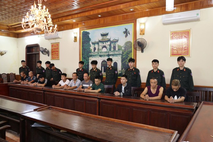Đột kích trang trại tổ chức đánh bạc ở Hưng Yên , bắt giữ 18 đối tượng - Ảnh 1. Đột kích trang trại tổ chức đánh bạc ở Hưng Yên , bắt giữ 18 đối tượng - Ảnh 1.