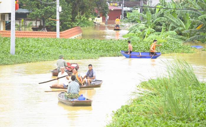Công an thanh hóa bác thông tin sai sự thật về việc từ chối giúp dân trong bão - Ảnh 3. Công an thanh hóa bác thông tin sai sự thật về việc từ chối giúp dân trong bão - Ảnh 3.