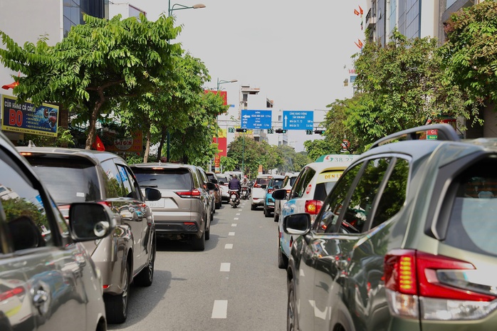 Tắc nghẽn giao thông đường Bạch Đằng: Cửa ngõ quan trọng vào sân bay Tân Sơn Nhất - Ảnh 2. Tắc nghẽn giao thông đường Bạch Đằng: Cửa ngõ quan trọng vào sân bay Tân Sơn Nhất - Ảnh 2.