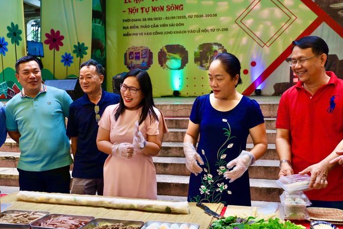 Từ gốm Bát Tràng đến chiếu Định Yên ở Thảo Cầm Viên- Ảnh 6. Từ gốm Bát Tràng đến chiếu Định Yên ở Thảo Cầm Viên- Ảnh 6.