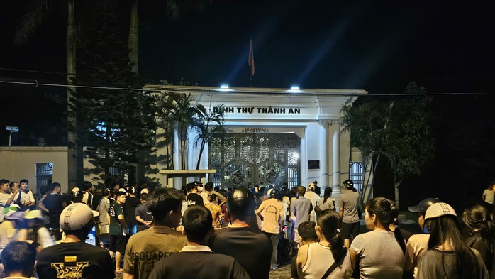 Công an thông tin khám xét nhà ông Cao Tiến Đoan, doanh nhân kiêm "ông bầu" bóng đá xứ Thanh- Ảnh 3. Công an thông tin khám xét nhà ông Cao Tiến Đoan, doanh nhân kiêm "ông bầu" bóng đá xứ Thanh- Ảnh 3.