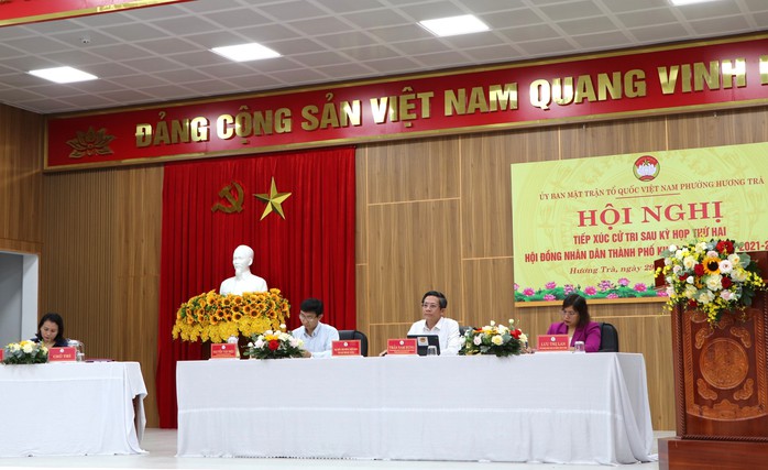 Điều bất ngờ tại buổi tiếp xúc cử tri ở một phường của Đà Nẵng- Ảnh 4. Điều bất ngờ tại buổi tiếp xúc cử tri ở một phường của Đà Nẵng- Ảnh 4.